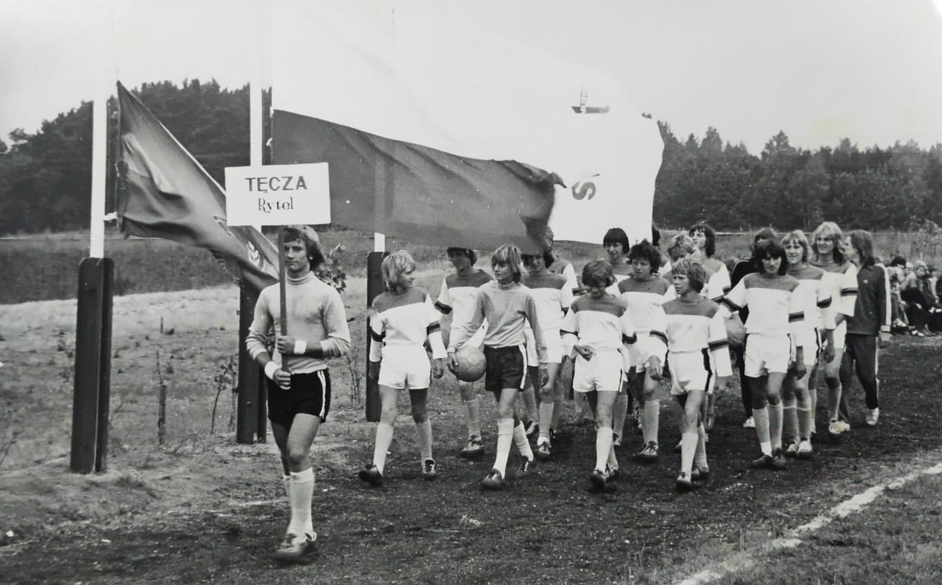 Pięć dekad temu wygrali Puchar "Świata Młodych". Piłkarze Tęczy Rytel spotkali się po 50 latach. Było też o lidze koszykówki w Człuchowie (FOTO)