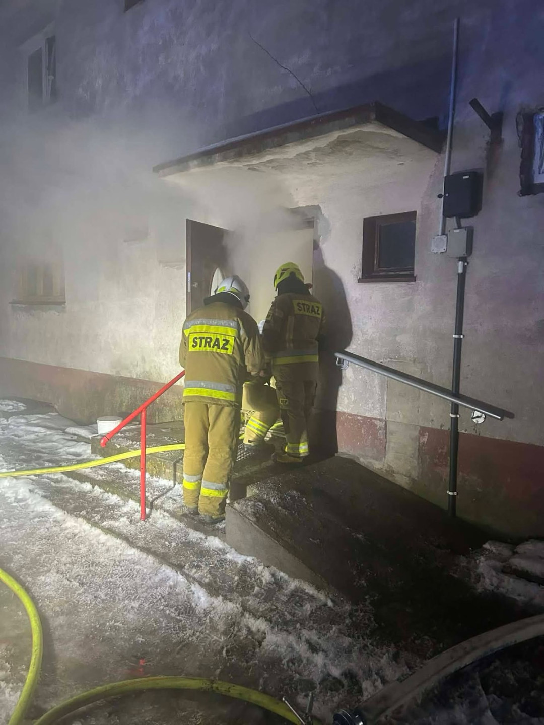 Tragiczny pożar w budynku wielorodzinnym, w miejscowości Góra, w gminie Stara Kiszewa. Nie żyje mężczyzna (AKTUALIZACJA)